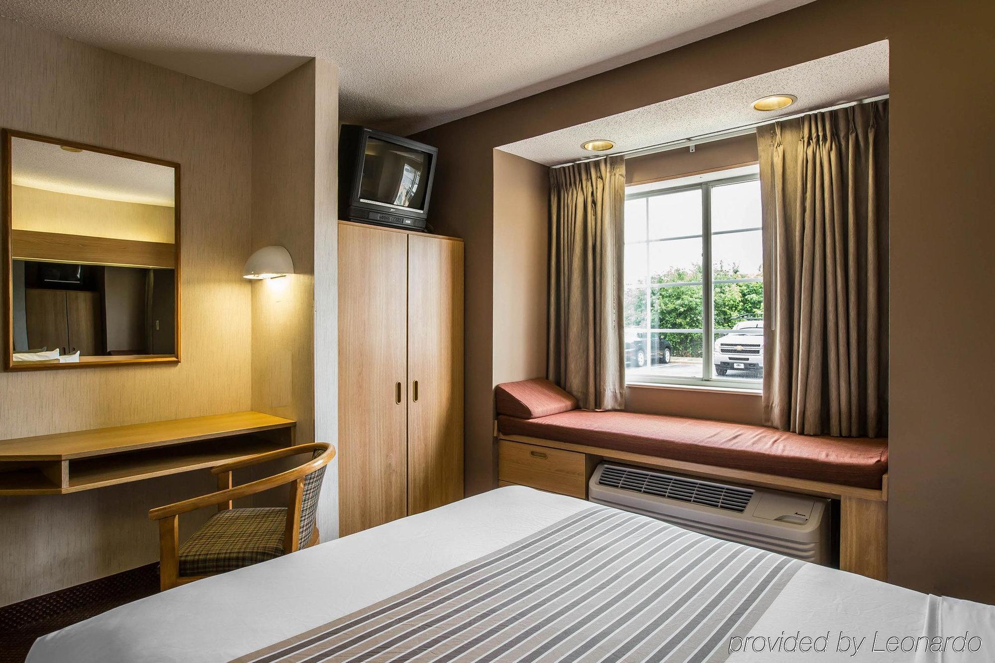 Econo Lodge Inn & Suites Greenville Buitenkant foto